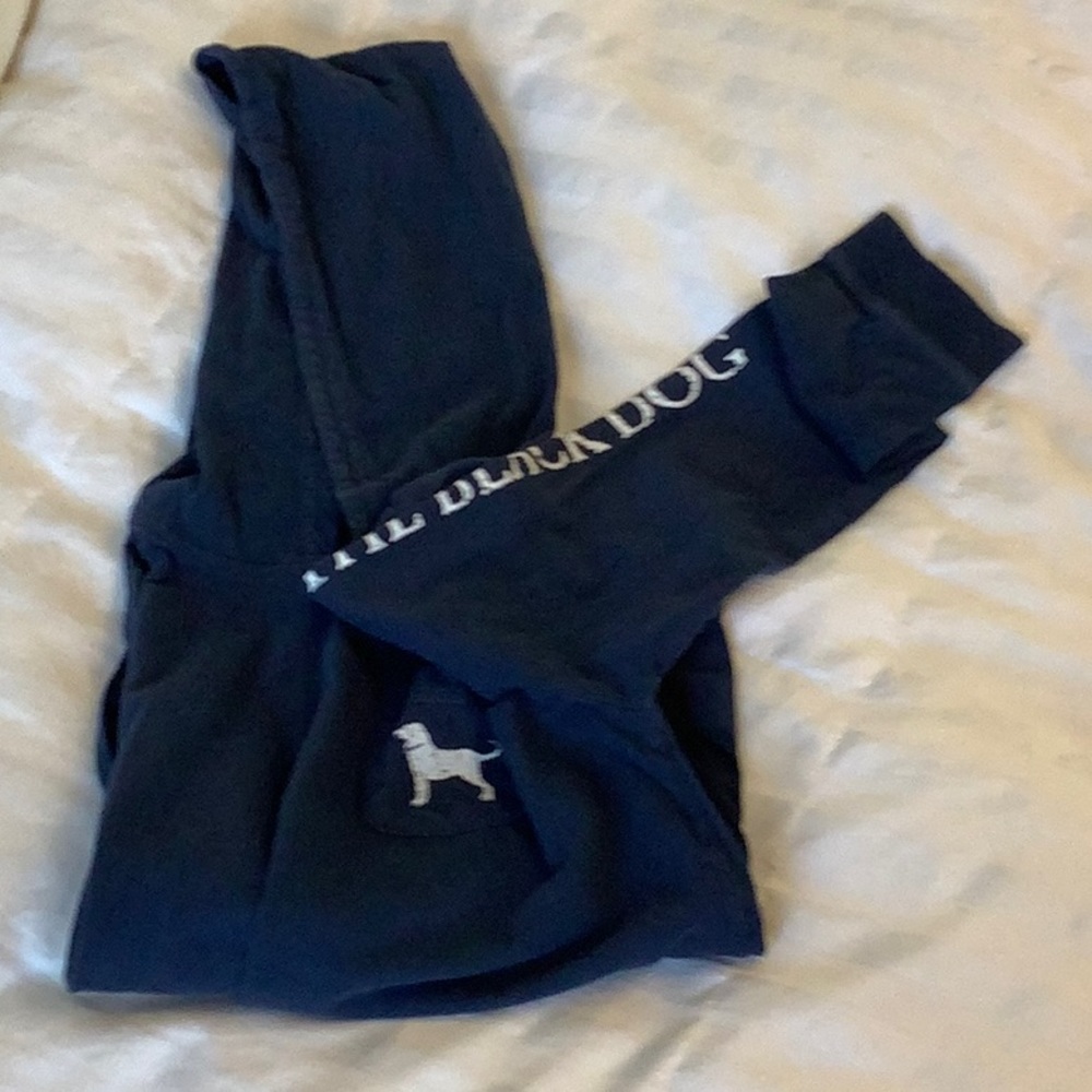The black dog sweatshirt